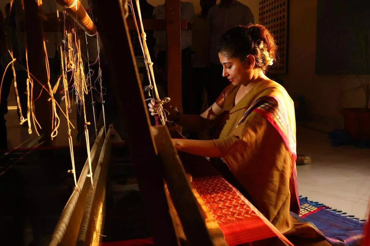 ప్రపంచ వేదికపై మెరవనున్న పోచంపల్లి చేనేత చీరలు