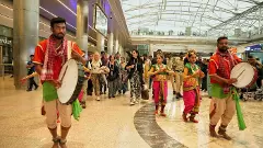 హైదరాబాద్‌కు వచ్చిన అందాలభామలు,సుందరీమణులకు సంప్రదాయ స్వాగతం