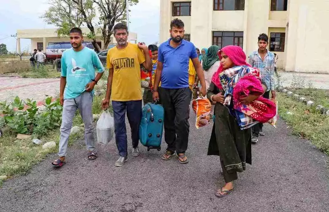 ఆపరేషన్ సింధూర్: లాహోర్ లోని వాయు రక్షణ వ్యవస్థను ధ్వంసం చేశాం: భారత్ ఆపరేషన్ సింధూర్: లాహోర్ లోని వాయు రక్షణ వ్యవస్థను ధ్వంసం చేశాం: భారత్