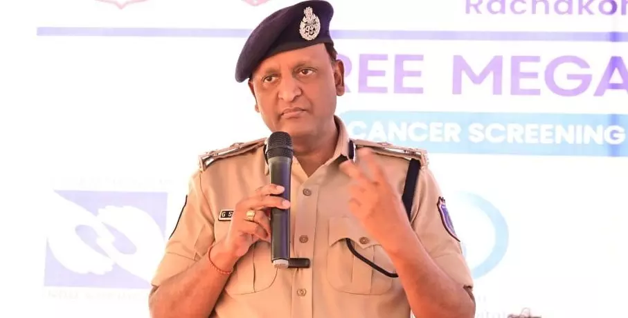 సోషల్ మీడియాలో ఫేక్ న్యూస్ ప్రచారం చేస్తే కఠిన చర్యలు : రాచకొండ సీపీ సోషల్ మీడియాలో ఫేక్ న్యూస్ ప్రచారం చేస్తే కఠిన చర్యలు : రాచకొండ సీపీ
