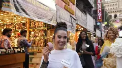 హైదరాబాద్ గాజులకు అందాల భామల ఫిదా