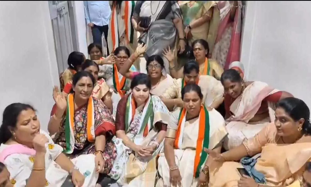 తెలంగాణ కాంగ్రెస్లో ‘మహిళ’ చిచ్చు..! తెలంగాణ కాంగ్రెస్లో ‘మహిళ’ చిచ్చు..!