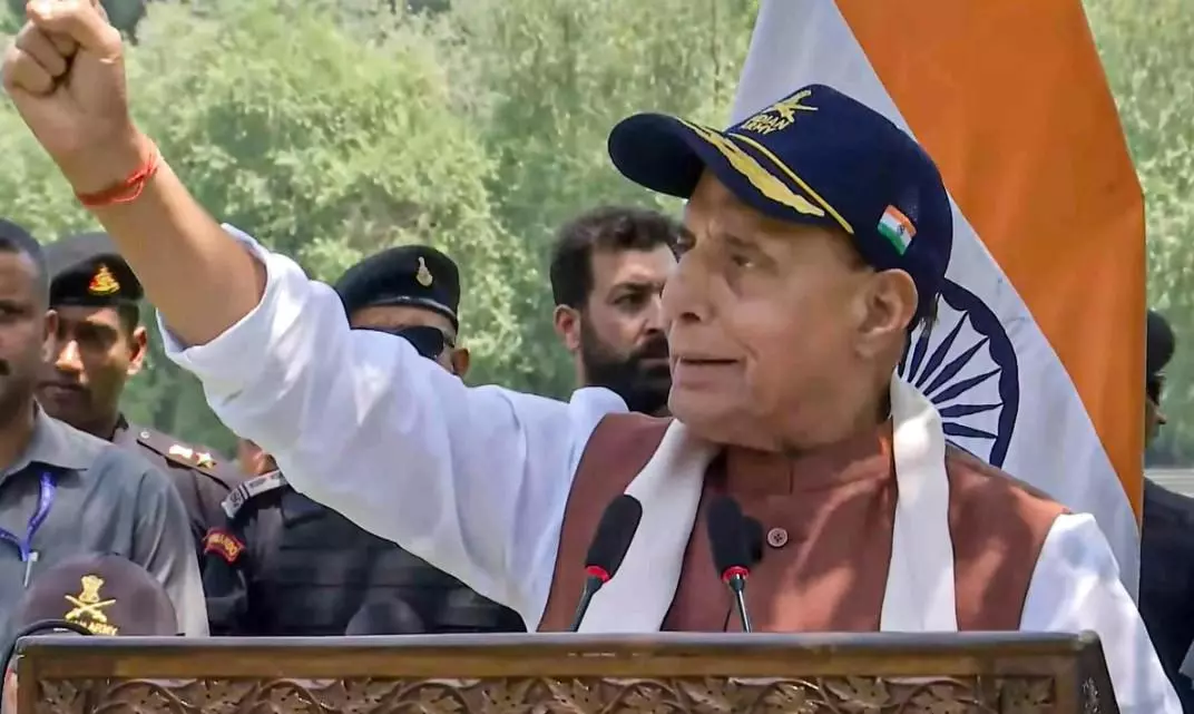 పాక్ అణ్వాయుధాలను ఐఏఈఏ ఆధీనంలోకి తీసుకోవాలి: రాజ్ నాథ్ పాక్ అణ్వాయుధాలను ఐఏఈఏ ఆధీనంలోకి తీసుకోవాలి: రాజ్ నాథ్