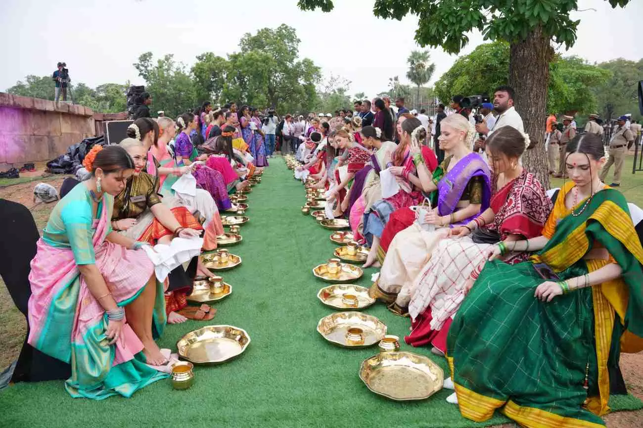 మిస్ వరల్డ్ పోటీల్లో పెరుగుతున్న ‘కాళ్ళుకడిగిన’ వివాదం (వీడియో) మిస్ వరల్డ్ పోటీల్లో పెరుగుతున్న ‘కాళ్ళుకడిగిన’ వివాదం (వీడియో)