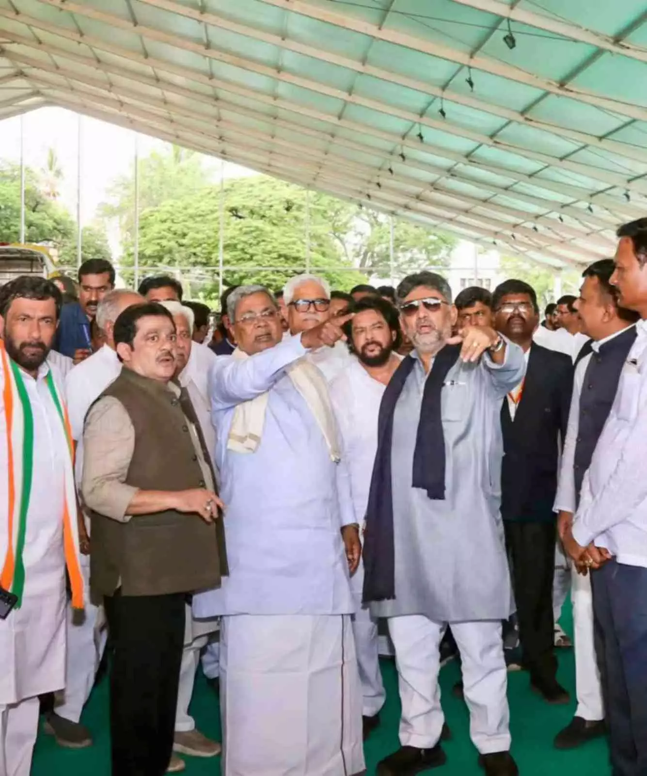 త్వరలో కర్ణాటక కేబినెట్ పునర్వ్యవస్థీకరణ ? త్వరలో కర్ణాటక కేబినెట్ పునర్వ్యవస్థీకరణ ?