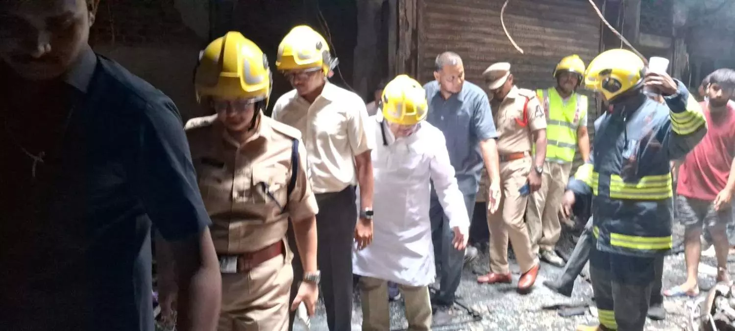 గుల్జార్హౌస్ అగ్నిప్రమాదంపై సీఎం రేవంత్ రెడ్డి దిగ్భ్రాంతి గుల్జార్హౌస్ అగ్నిప్రమాదంపై సీఎం రేవంత్ రెడ్డి దిగ్భ్రాంతి