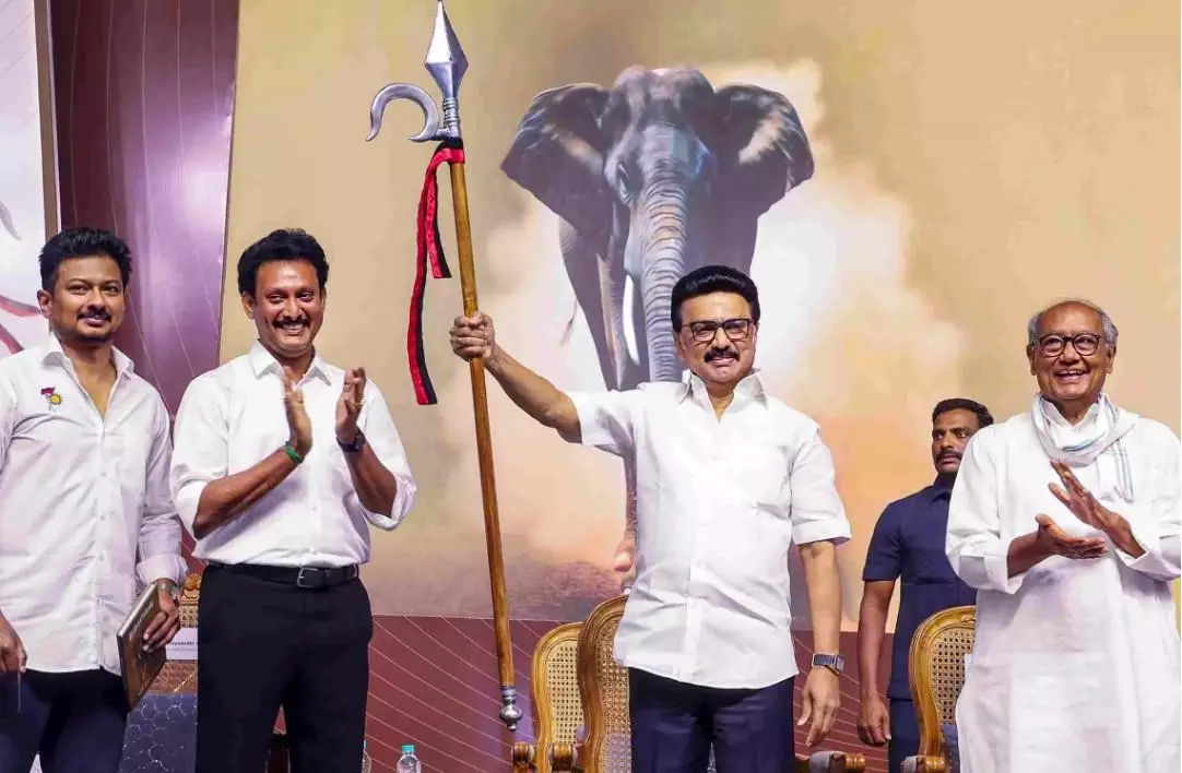 సుప్రీం తీర్పును రద్దు చేయించడానికి కేంద్రం ప్రయత్నిస్తోంది: స్టాలిన్ సుప్రీం తీర్పును రద్దు చేయించడానికి కేంద్రం ప్రయత్నిస్తోంది: స్టాలిన్