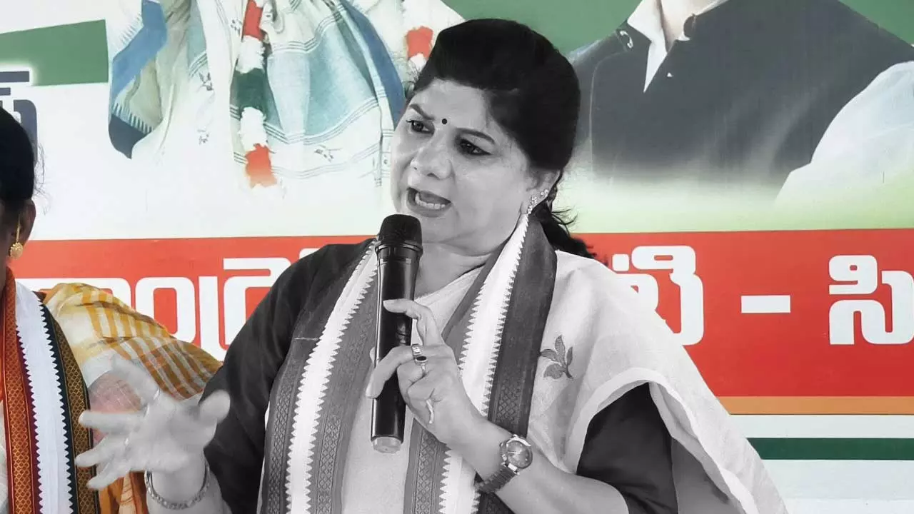 సునీత రావుకు షోకాజ్ నోటీసులు.. వారం రోజులే టైమ్.. సునీత రావుకు షోకాజ్ నోటీసులు.. వారం రోజులే టైమ్..
