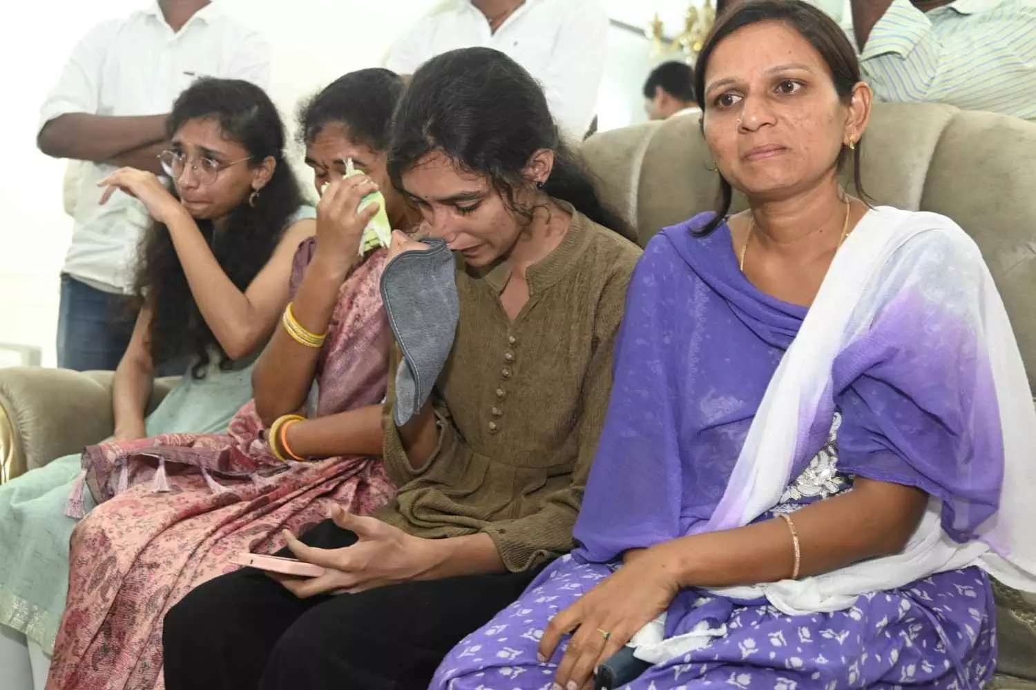మలేషియాలో తెలుగు కార్మికుల ‘వెట్టి చాకిరి