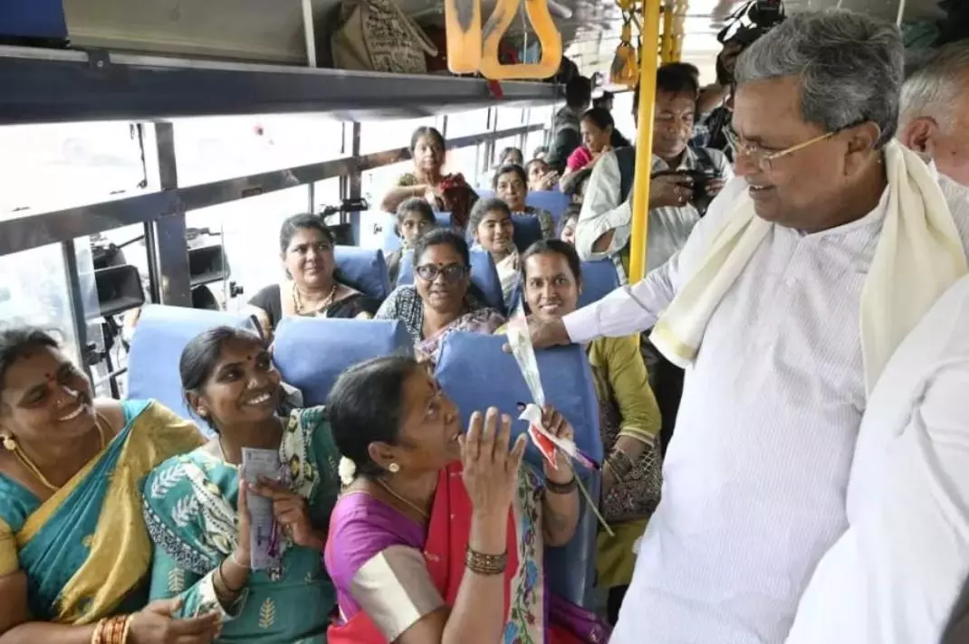 కర్ణాటక: ఉచిత బస్సు మహిళలకు లాభమా? నష్టమా?