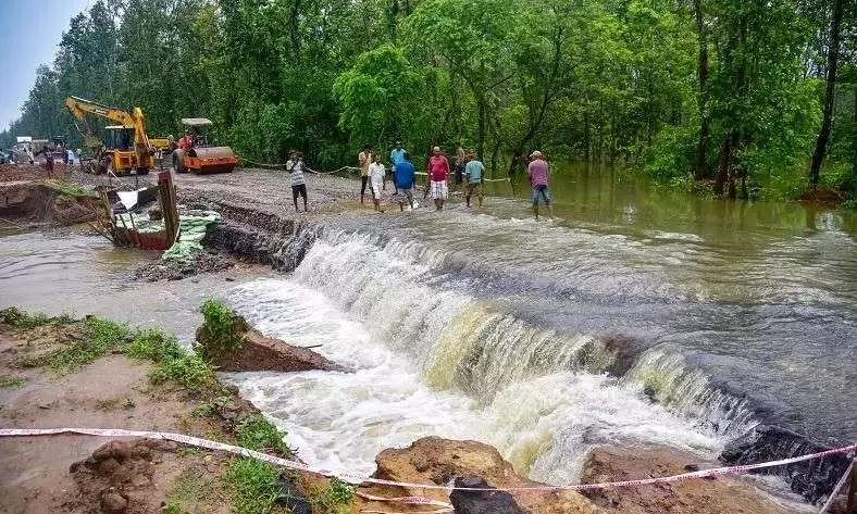 ఈశాన్యంలో భారీ వర్షాలు - 20 మంది మృతి ఈశాన్యంలో భారీ వర్షాలు - 20 మంది మృతి