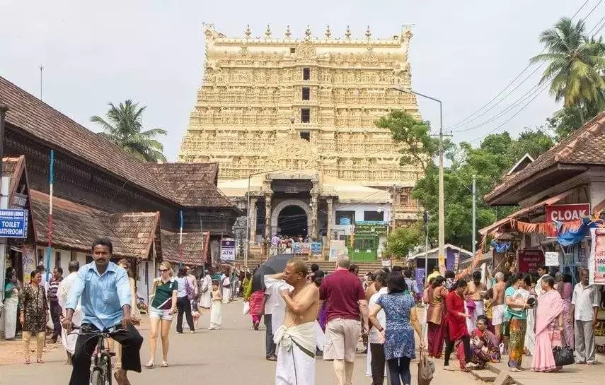 కేరళలో పద్మనాభుడికి మహా కుంభాభిషేకం