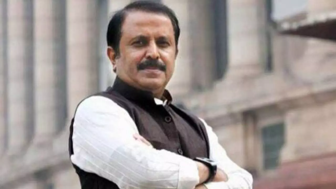 ‘కవిత చేయని దందా లేదు’