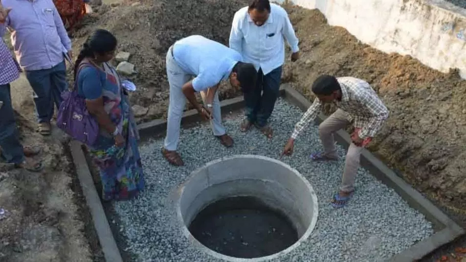ఇంకుడు గుంతల నిర్మాణంలో భద్రాద్రి కొత్తగూడెం జిల్లా ఫస్ట్ ఇంకుడు గుంతల నిర్మాణంలో భద్రాద్రి కొత్తగూడెం జిల్లా ఫస్ట్