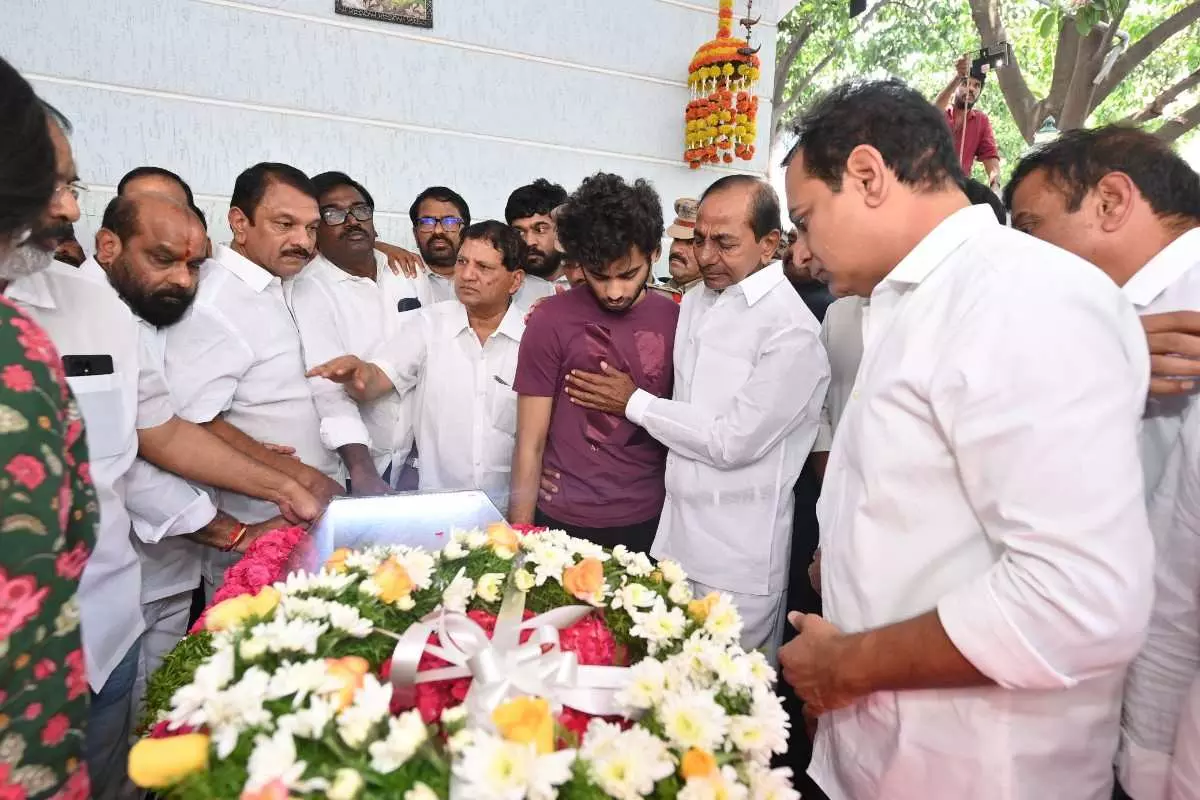 కన్నీళ్ళు పెట్టుకున్న కేసీఆర్