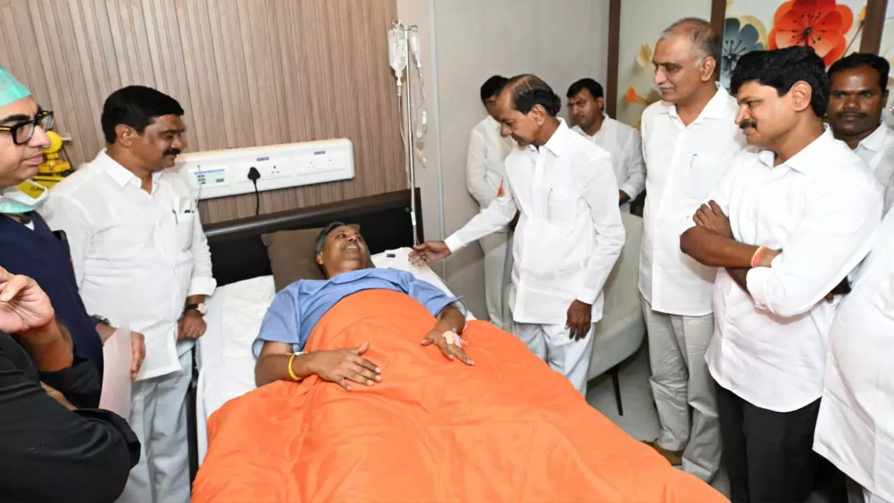 పల్లా రాజేశ్వర్ రెడ్డికి కేసీఆర్ పరామర్శ పల్లా రాజేశ్వర్ రెడ్డికి కేసీఆర్ పరామర్శ
