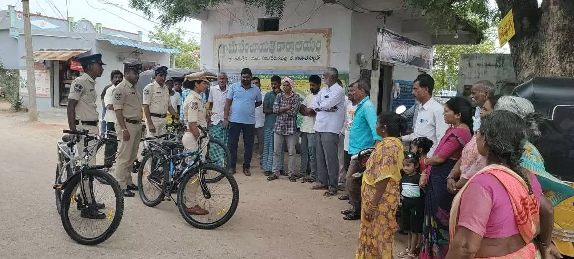 వంగరను మళ్ళీ వార్తల్లోకి ఎక్కించిన యంగ్ మహిళా ఎస్సై వంగరను మళ్ళీ వార్తల్లోకి ఎక్కించిన యంగ్ మహిళా ఎస్సై
