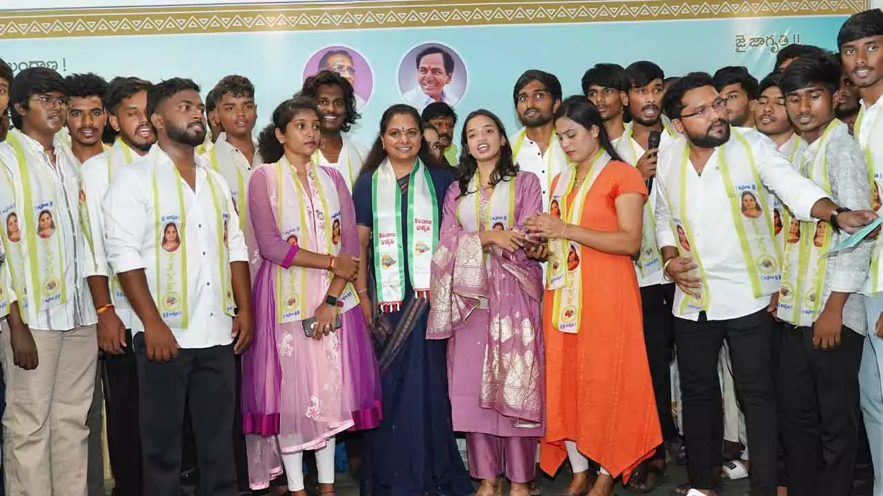 ‘మంత్రివర్గాన్ని కూర్చుకోలేని సీఎం.. పాలనేం చేస్తారు’ ‘మంత్రివర్గాన్ని కూర్చుకోలేని సీఎం.. పాలనేం చేస్తారు’