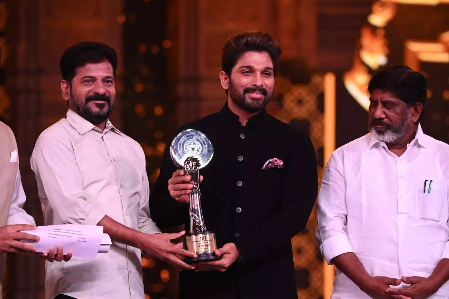 కోలాహలంగా తెలంగాణ గద్దర్ ఫిలిం అవార్డుల ప్రదానం కోలాహలంగా తెలంగాణ గద్దర్ ఫిలిం అవార్డుల ప్రదానం