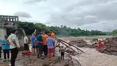 పూణేలో కూలిన వంతెన