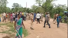 అధికారులపై ఆదివాసీల దాడి