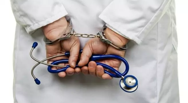 తెల్లంగాణాలో నకిలీ డాక్టర్స్ లొల్లి తెల్లంగాణాలో నకిలీ డాక్టర్స్ లొల్లి