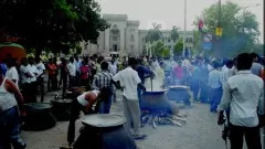 సంఘాల నాయకులు  స్వయంప్రకాశకులేనా ?