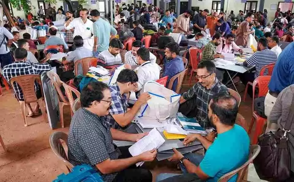 కేరళలో ఉపఎన్నిక: నిలంబూర్లొ ఇప్పటి వరకు 13.15 శాతం పోలింగ్ కేరళలో ఉపఎన్నిక: నిలంబూర్లొ ఇప్పటి వరకు 13.15 శాతం పోలింగ్