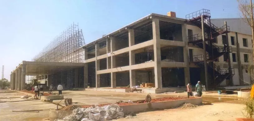 గండిపేట చెరువు తీరంలో గుట్టుగా అక్రమ కన్వెన్షన్ల నిర్మాణం గండిపేట చెరువు తీరంలో గుట్టుగా అక్రమ కన్వెన్షన్ల నిర్మాణం