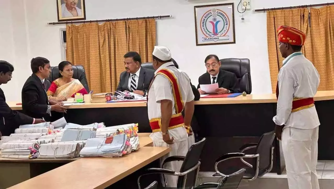 తెలంగాణలో పలు కేసుల్లో కొరడా ఝళిపించిన హెచ్చార్సీ తెలంగాణలో పలు కేసుల్లో కొరడా ఝళిపించిన హెచ్చార్సీ