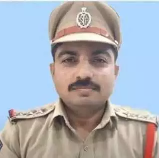 వజ్రాల వ్యాపారిని బెదిరించిన కేసులో డిటెక్టివ్ ఇన్స్ పెక్టర్, ఇద్దరు కానిస్టేబుళ్ల పై వేటు