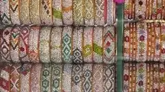 మగువల మనసు దోచే లక్కగాజులు!