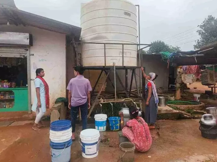 కర్రెగుట్టు సమీపంలోని నంబిలోకి ఈ మధ్యే మంచి నీళ్ల ట్యాంక్ వచ్చింది. కర్రెగుట్టు సమీపంలోని నంబిలోకి ఈ మధ్యే మంచి నీళ్ల ట్యాంక్ వచ్చింది.
