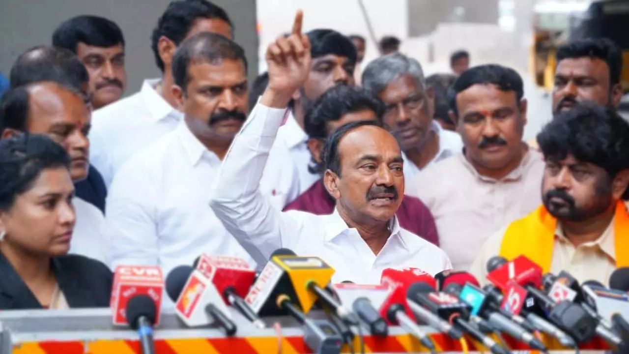 ‘డైరెక్ట్గా పోరాడే దమ్ము లేకనే ఫోన్ ట్యాపింగ్’ ‘డైరెక్ట్గా పోరాడే దమ్ము లేకనే ఫోన్ ట్యాపింగ్’