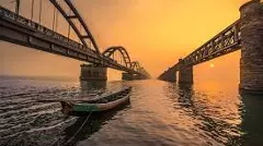 పర్యాటక ప్రదేశంగా మారనున్న రాజమండ్రి హేవ్ లాక్ బ్రిడ్జ్  పాత రైల్వే బ్రిడ్జ్ కి కొత్త వైభవం!