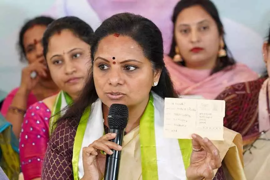 కాంగ్రెస్ కు వ్యతిరేకంగా కవిత పోరుబాట కాంగ్రెస్ కు వ్యతిరేకంగా కవిత పోరుబాట