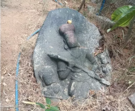 బెజగాంలో అపూర్వ సతిశిల బెజగాంలో అపూర్వ సతిశిల