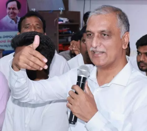 అందాల పోటీల మీద ఉన్న శ్రద్ధ అన్నదాతల మీదే ఏదీ?