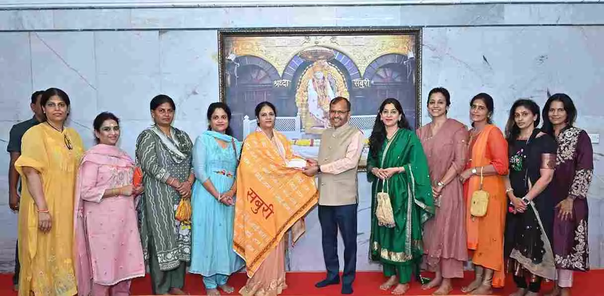 షిరిడీను దర్శించుకున్నముఖ్యమంత్రి సతీమణి