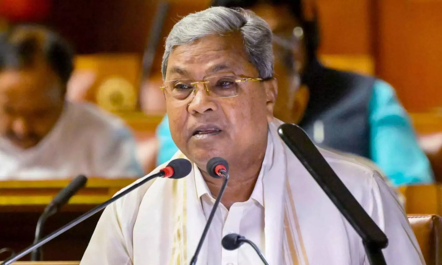 కర్ణాటక సీఎంగా సిద్ధరామయ్య స్థానంలో డీకేను ఎందుకు నియమించడం లేదు