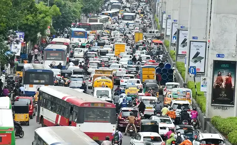 ట్రాఫిక్ లో చిక్కుక్కున్న 400 ఏళ్ల నగరం