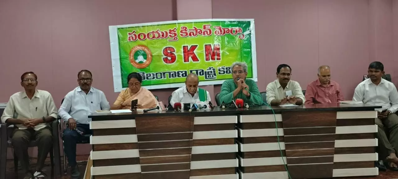 తెలంగాణ మెుక్కజొన్న రైతుకు అమెరికా దెబ్బ తెలంగాణ మెుక్కజొన్న రైతుకు అమెరికా దెబ్బ