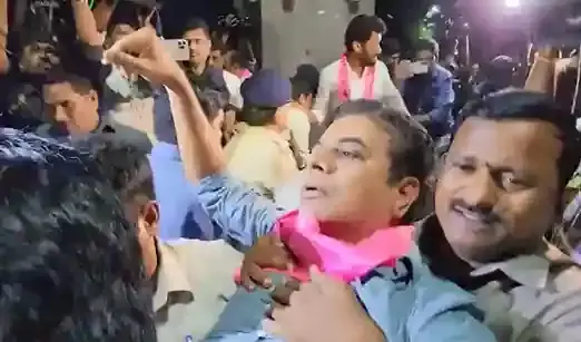 నిరుద్యోగులను అరెస్ట్ చేయడం దుర్మార్గం: కెటిఆర్ నిరుద్యోగులను అరెస్ట్ చేయడం దుర్మార్గం: కెటిఆర్
