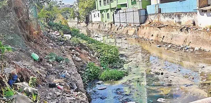 జీహెచ్ఎంసీలో పూడికతీత పేరిట గోల్మాల్ జీహెచ్ఎంసీలో పూడికతీత పేరిట గోల్మాల్