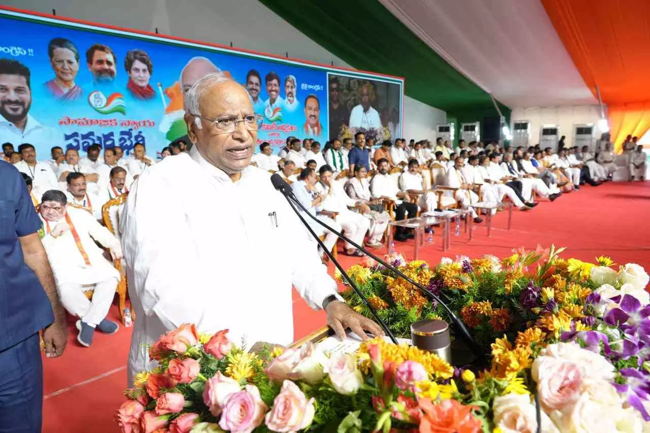 కార్యకర్తల వల్లే కాంగ్రెస్కు అధికారం: ఖర్గే కార్యకర్తల వల్లే కాంగ్రెస్కు అధికారం: ఖర్గే