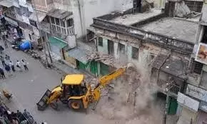 పురాతన భవనాలతో పొంచి వున్న ముప్పు పురాతన భవనాలతో పొంచి వున్న ముప్పు