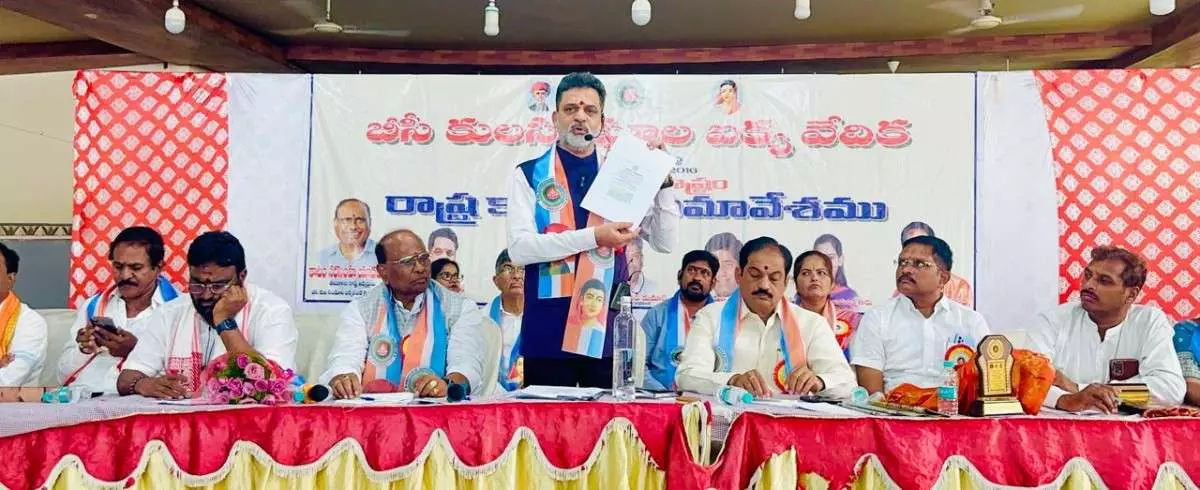 బిసీ బిల్లు వచ్చే వరకు ఎన్నికలు జరపొద్దు బిసీ బిల్లు వచ్చే వరకు ఎన్నికలు జరపొద్దు