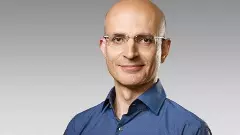 ఆపిల్ కొత్త COOగా భారత సంతతికి చెందిన సబిహ్ ఖాన్..