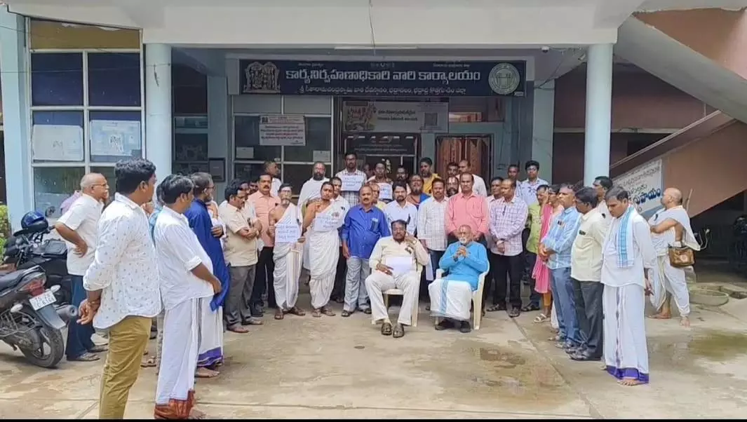 ఆలయ భూములు పరిరక్షించాలి