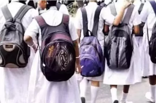 నెత్తుటి మరకకే ఇంతటి దారుణమా? ఇదేం స్కూలు?